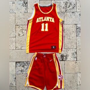 Youth Atlanta Hawks basketball jersey (T. YOUNG) & matching shorts.
